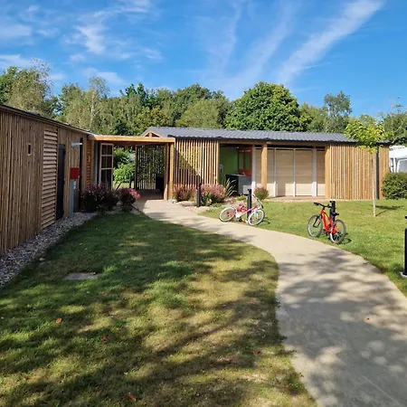 Camping Les Chalands Fleuris *