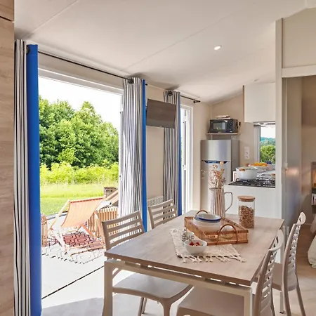 Les Chalands Fleuris *