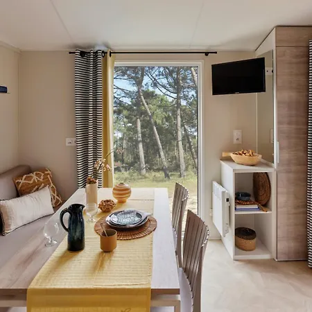 Les Chalands Fleuris Campsite *