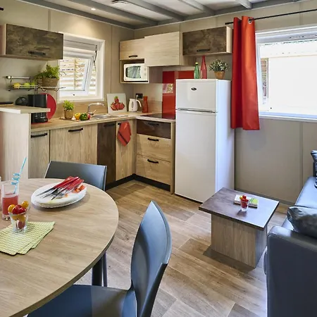 Camping Les Chalands Fleuris