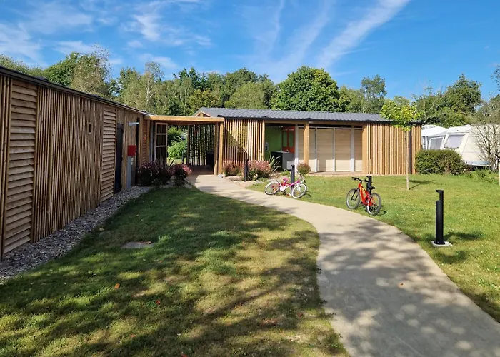 Campingplatz Les Chalands Fleuris *