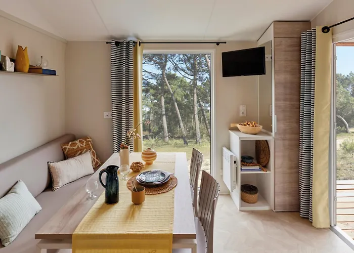 Les Chalands Fleuris 캠프장 *